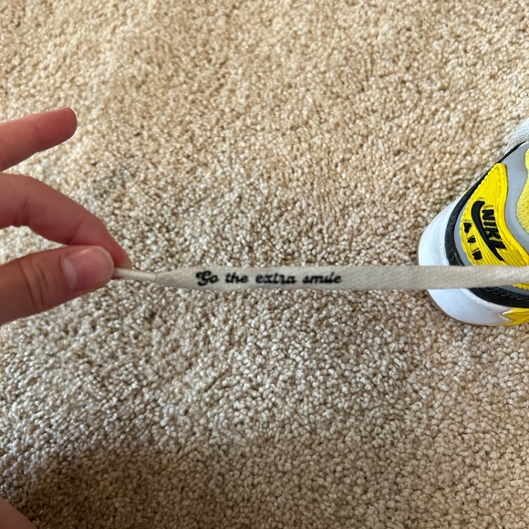 Nike air smiley face shoes. - Picture 10 of 10